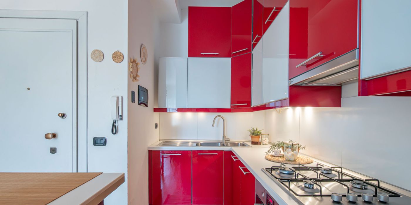 HOSTING COMO CASE HISTORY ROSSO LEGNO LUCE